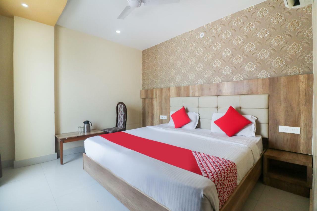 Oyo 48974 Hotel Shweta Residency Varanasi Ngoại thất bức ảnh